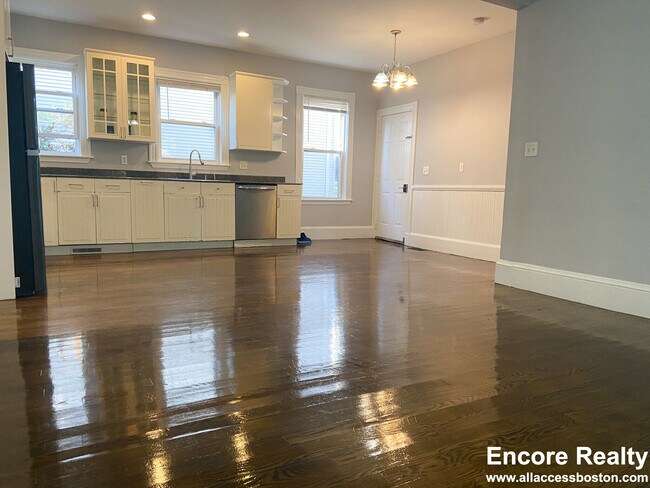 Building Photo - 19 Parker Hill Ave Unit 1