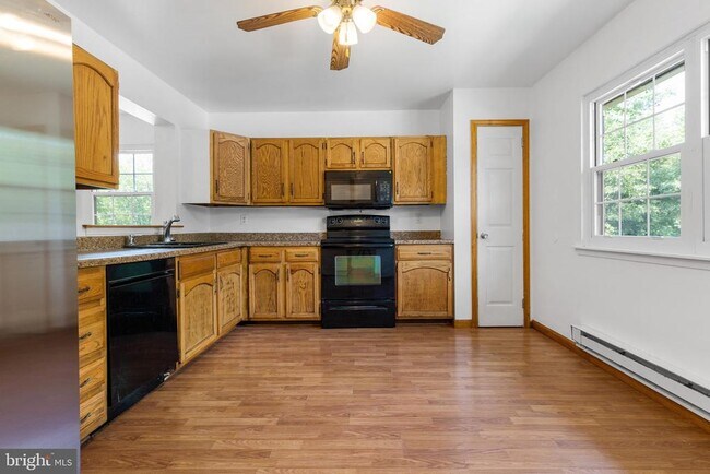 Photo - 172 Stirling Ct