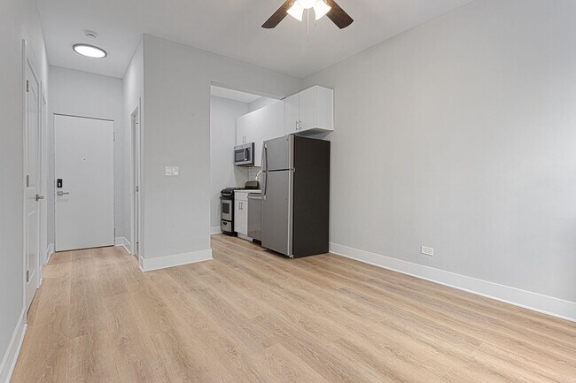 Photo - 7608 N Sheridan Rd