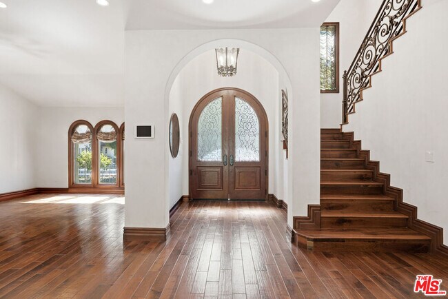 2108 San Ysidro Dr