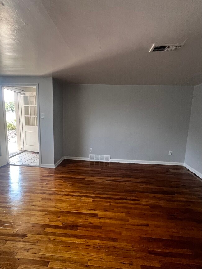 Photo - 6th Avenue Apartments Unit B