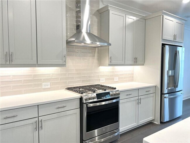 Photo - 3347 Goodwin Pk