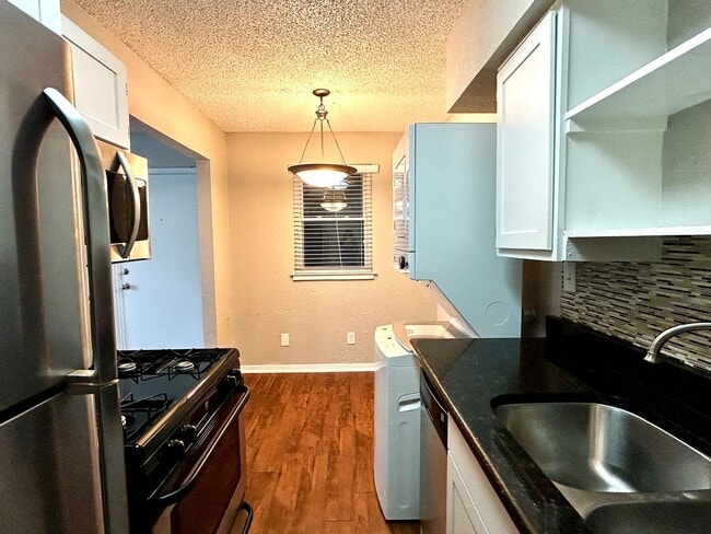 Photo - 2401 Manor Rd Unit 112
