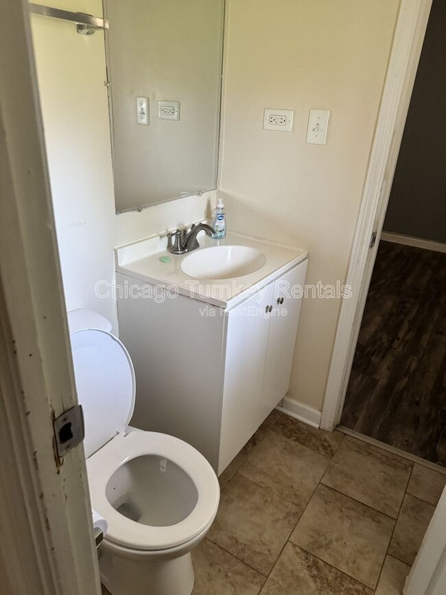 Photo - 105 S Sycamore Ln