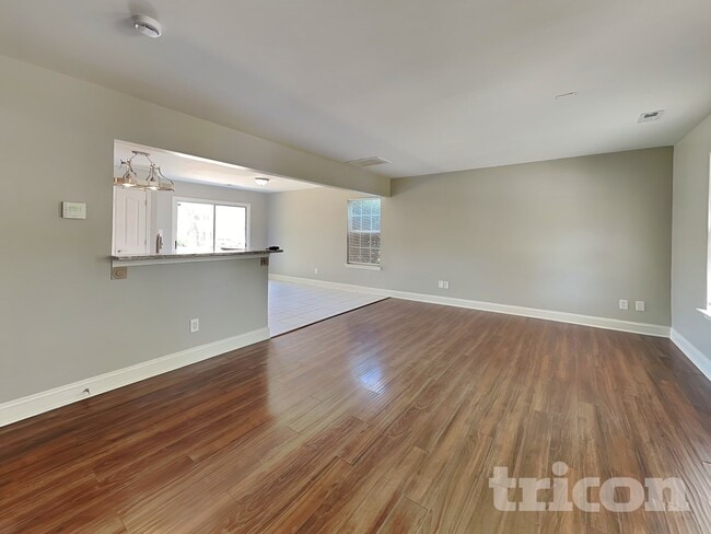Photo - 106 Newbury Dr