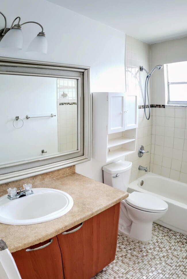 Photo - 325 SE 2nd St Unit a