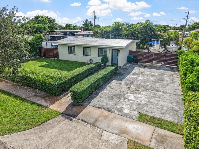 Building Photo - 3010 SW 103rd Pl