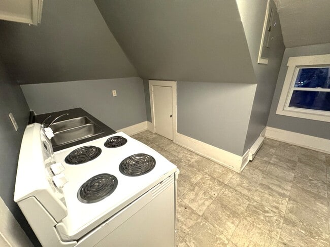 Photo - 385 Lutz St Unit 5