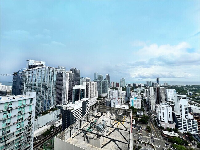 Building Photo - 185 SW 7th St Unit 4014 Rental