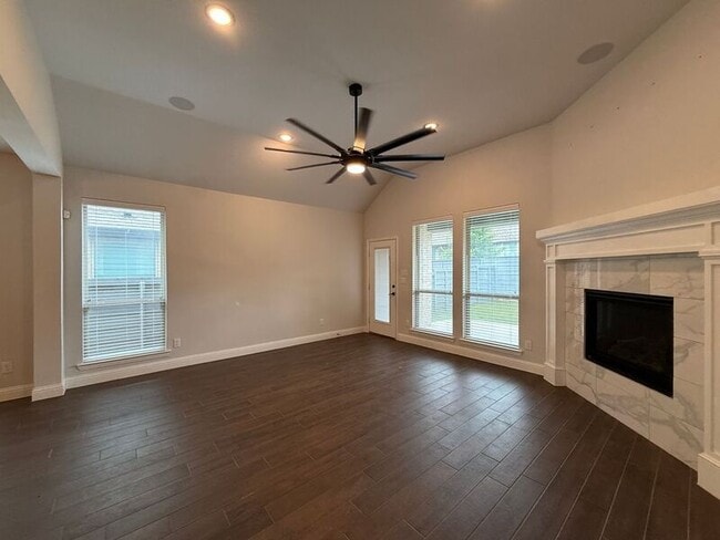 Photo - 528 Evergreen Rd