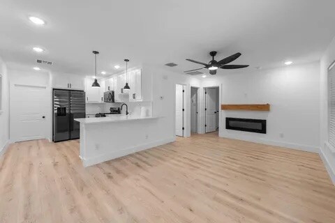 Photo - 842 E Laramie Ln