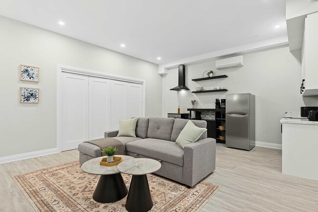Photo - 894 College St Unit SI ID1524851P