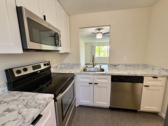 Photo - 560 SE 2nd Ave