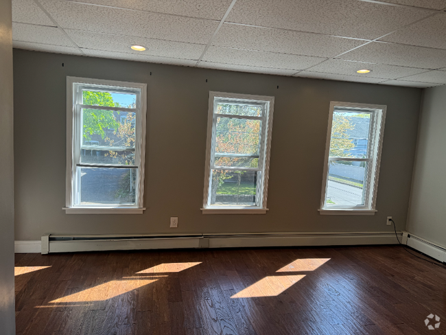 Building Photo - 136 Sharpe St Rental