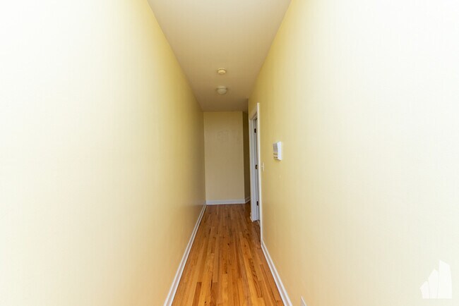 Photo - 2254 W Adams St