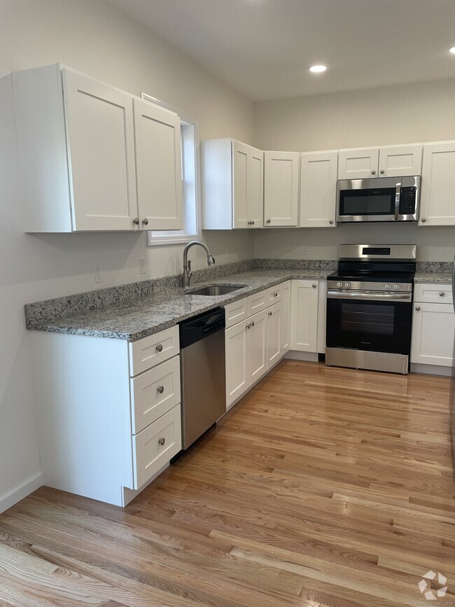 Building Photo - 455R Sherman Ave Unit 3 Rental