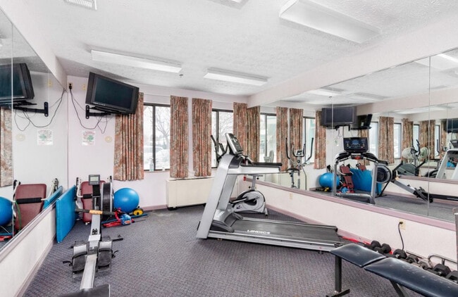 Photo - 10 Kellogg Rd Unidad #246