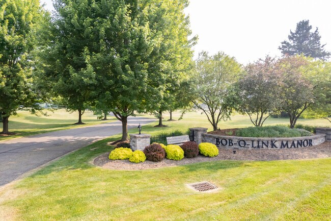 Photo - Bob-O-Link Manor