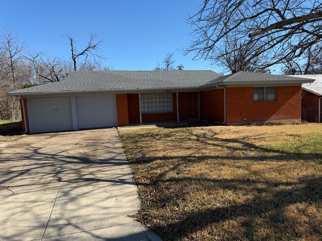 Building Photo - 4 Bed 2 Bath House in the 76133