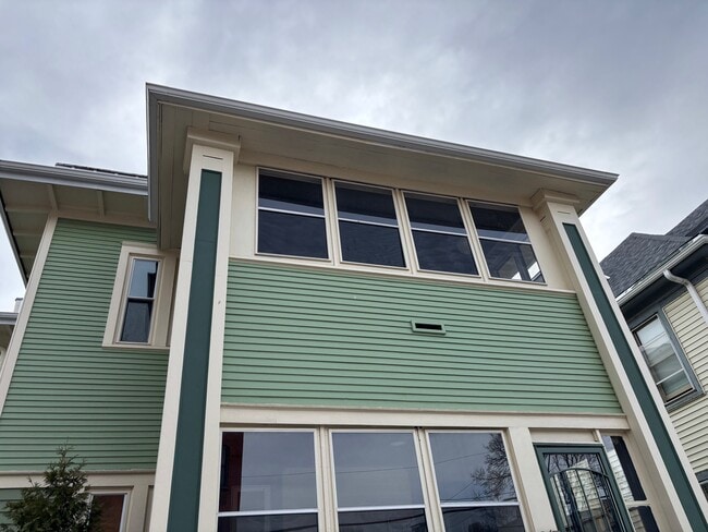 Building Photo - 917 East 19th Street Unit First Floor