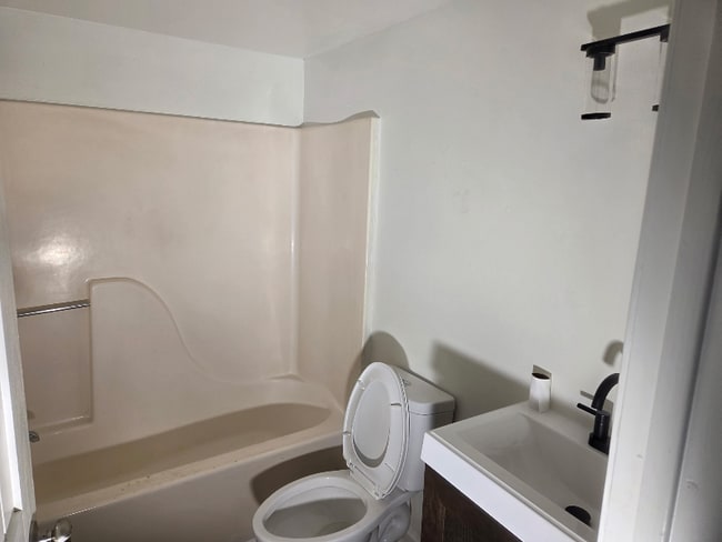 Photo - 1012 W 36th St Unit B