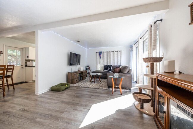 Photo - 749 NW 34th St