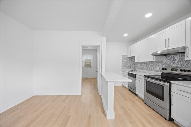 Photo - 412 SE 16th St Unit 2