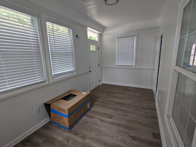 Porch - 1028 Parsons St SW