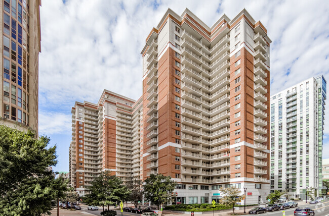 Building Photo - Randolph Towers Rental