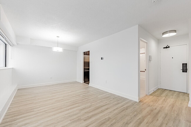 Photo - 201 Sherbourne St