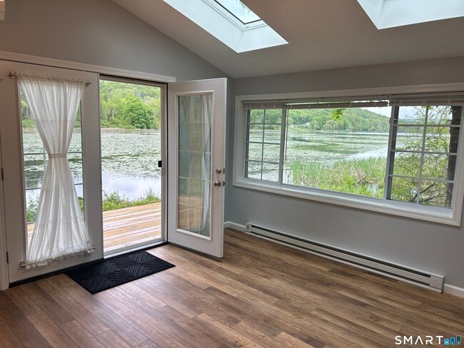 81 Silver Lake Shore Rd