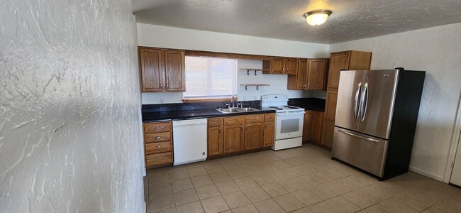 Photo - ALL PROSPECTIVE TENANTS MUST SUBMIT A ON L...