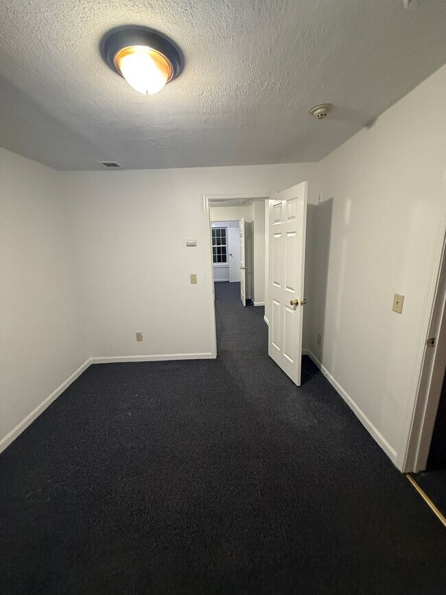Photo - 2-Bedroom Apartment with Skylights in Adams, MA Unit 7