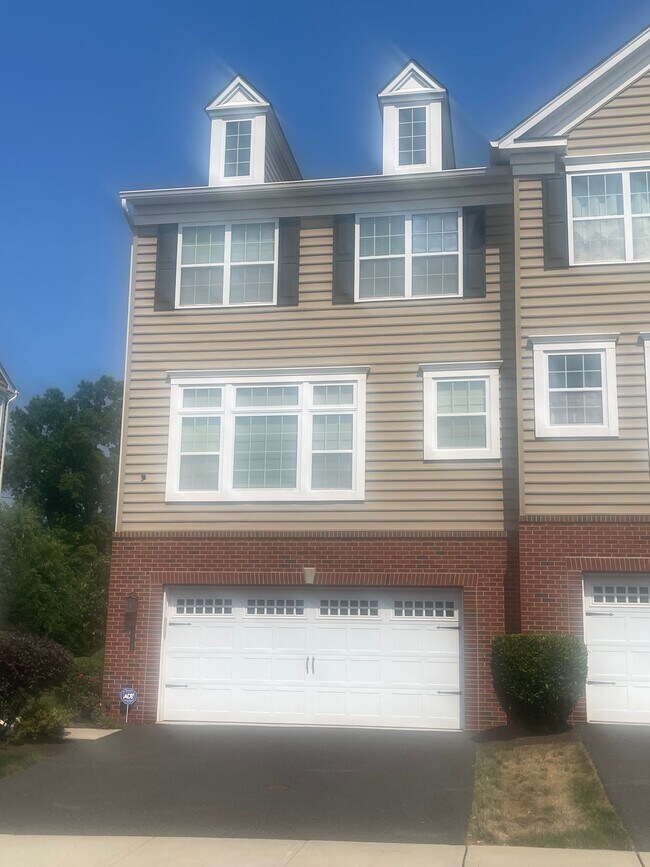 Photo - 121 Carillon Hill Ln