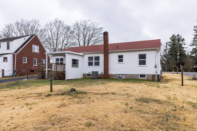 Photo - 611 Polo Rd