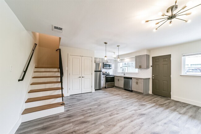 Photo - 1608 Welch St Unit 6