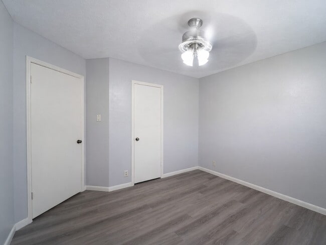 Photo - 16003 Surrey Woods Dr