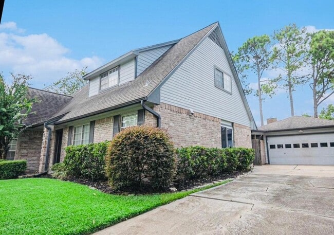 Photo - 15014 Hollydale Dr