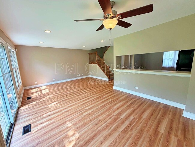 Photo - 262 Greensboro Ct