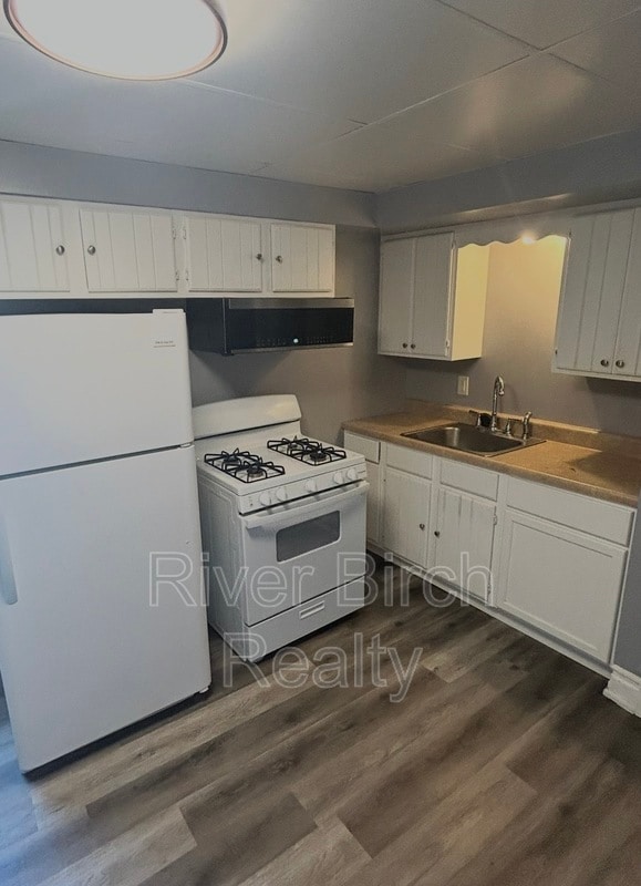 Building Photo - 417 E Cook St