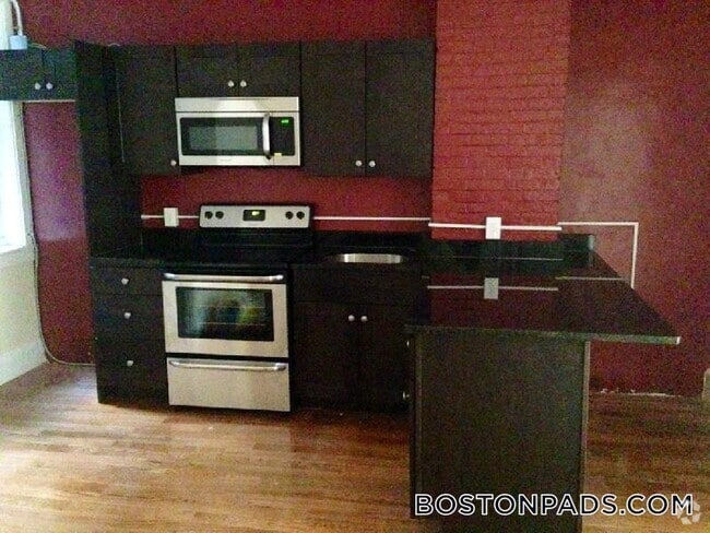 Building Photo - 161 Endicott St Rental