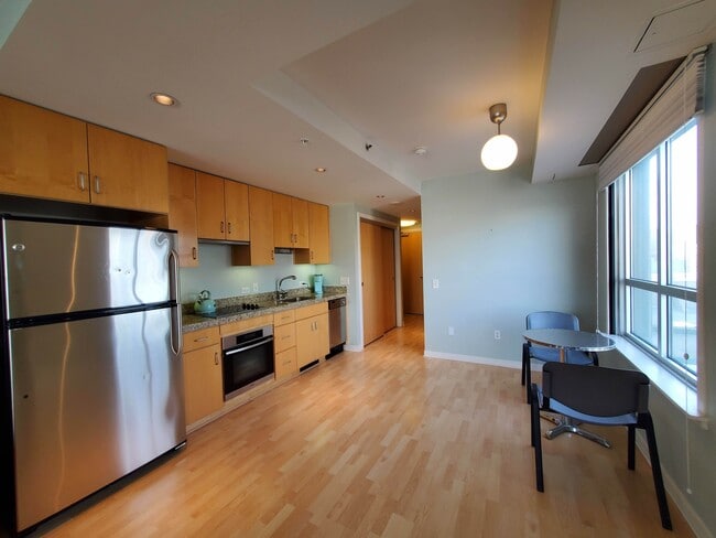 Building Photo - 750 Van Ness Ave Unit 801