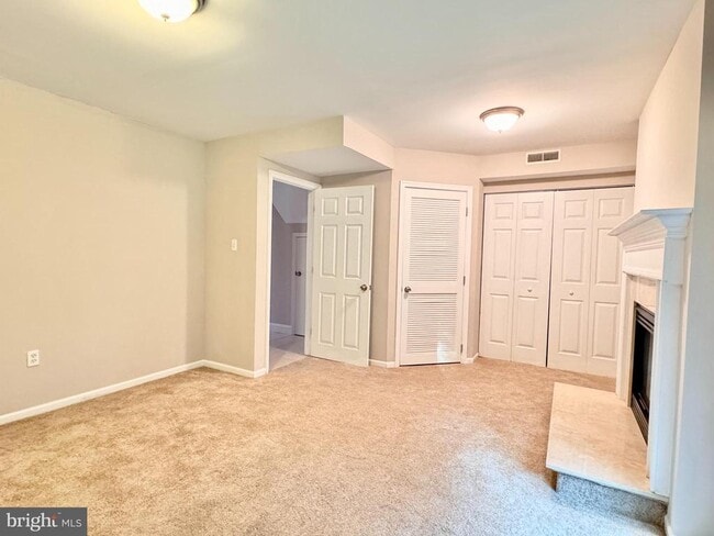 Photo - 354 N Barrington Ct