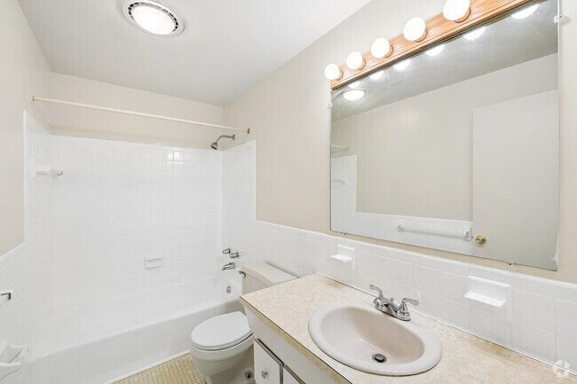 2BR, 1.5BA - 1,040SF - Primary Bathroom