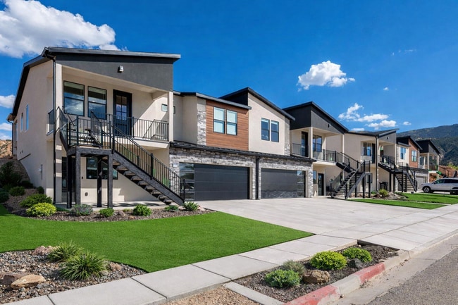 Building Photo - "Spacious & Stylish 3-Bedroom 2 bath Furnished Haven in Cedar City – Your Perfect Home Awaits!" Unit 2