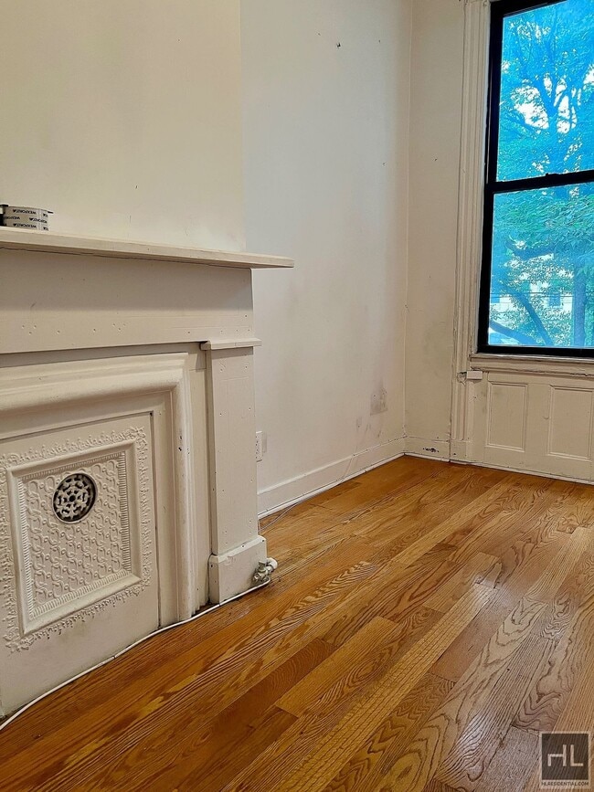 Building Photo - 2 BR 2 BA in Prime Bushwick Rental