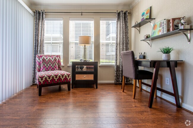 2 Br, 2 Ba - 994 SF - Sun Room