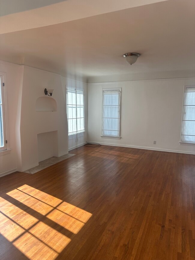 Sala de estar - 612 N Plymouth Blvd Unidad 612 12