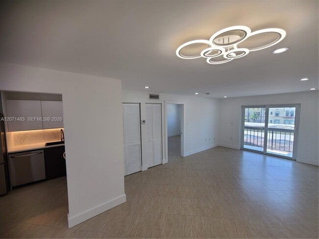 Building Photo - 1612 Jefferson Ave Unit 403
