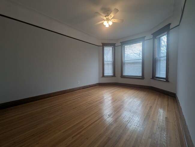 Building Photo - 3824 N Fremont St Unit 3820-2